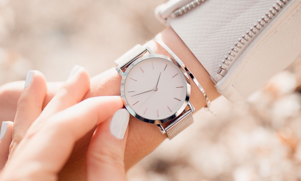 Śnieżne klimaty. Top 7 damskich zegarków all-white – nie tylko na zimę!